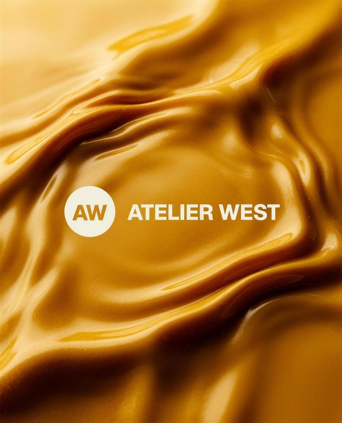 Glanzend geel met het Atelier West-logo